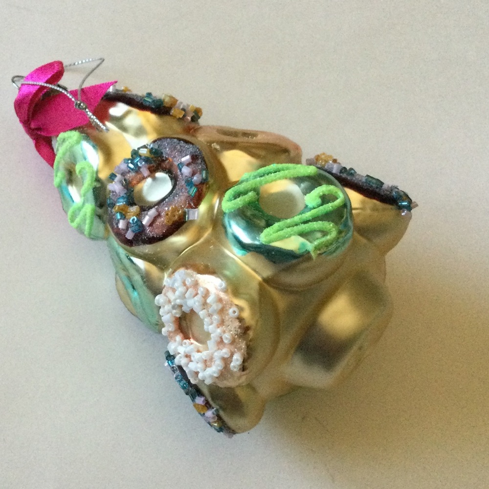 CODY FOSTER  DONUT GLASS CHRISTMAS TREE ORNAMENT GOLD MULTI NEW 5” x 3.5”